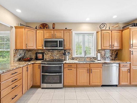 4th image of 6 Audubon Way #6