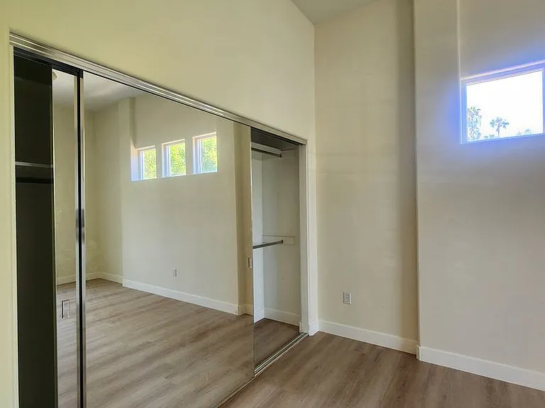 4735 Gloria Ave #5 — Photo 23