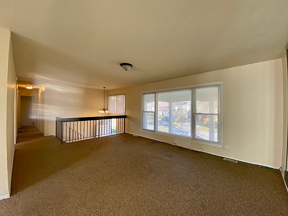 5th image of 17820 Yale Ln