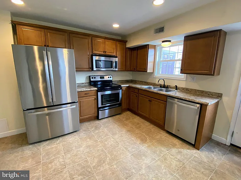 204 Brecknock Ter — Photo 21