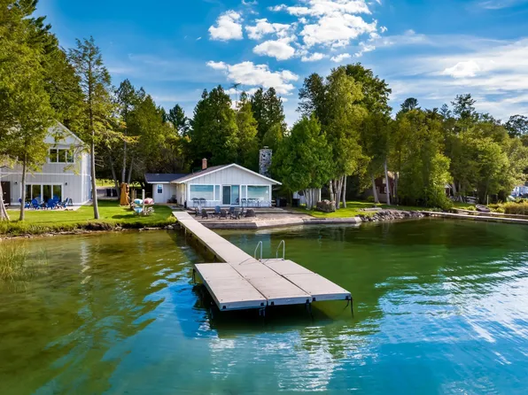 540 E Harbor Hwy, Maple City, MI 49664