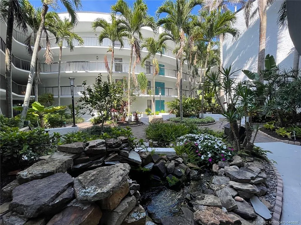 2 bed, 2.0 bath, 1098 sqft, $5,500 — Photo 3