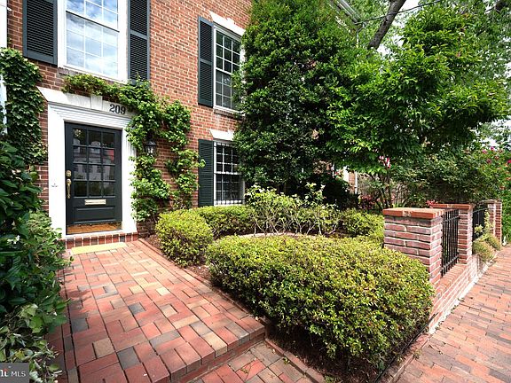 4th image of 209 Jefferson St