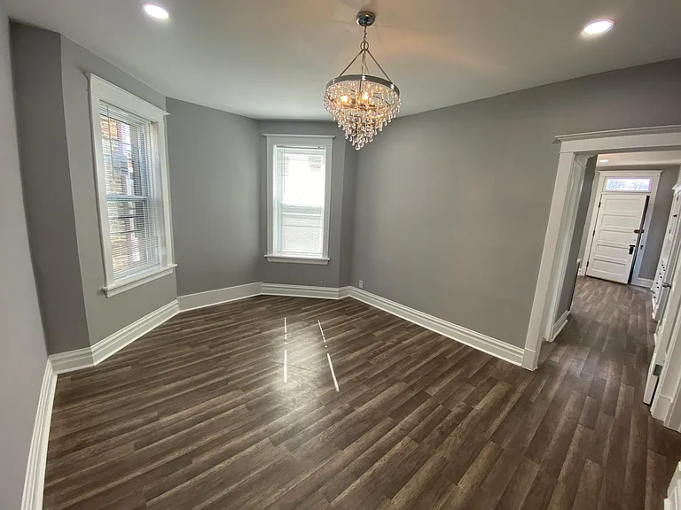 1131 W Wellington Ave #1R — Photo 3