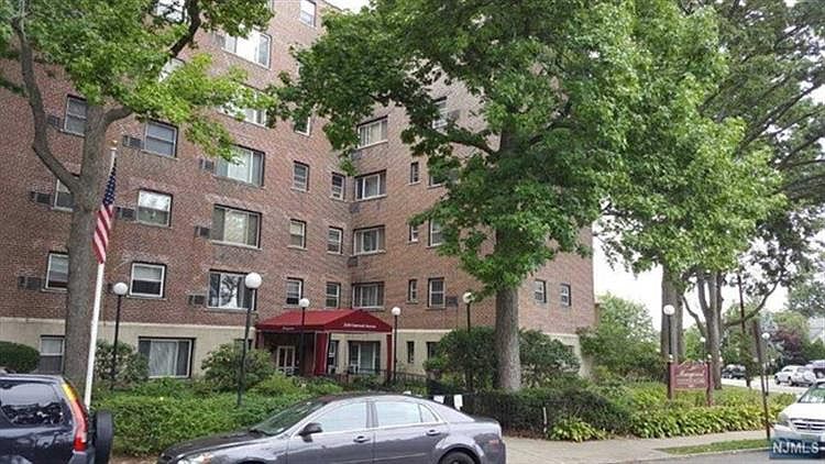 1st image of 2345 Linwood Ave APT 5C