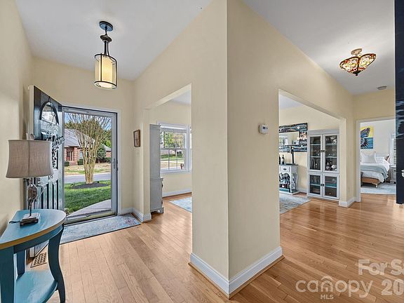 4th image of 129 Secretariat Ln