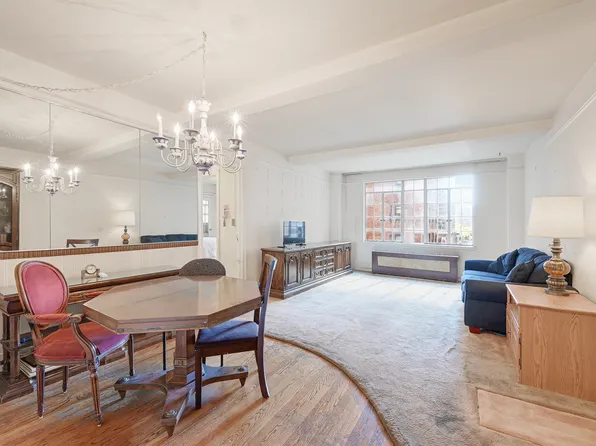 324 East 41st Street image 2 of 17