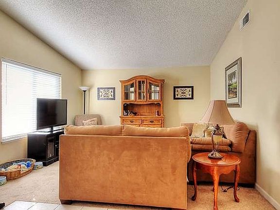 5th image of 415 Yosemite Dr