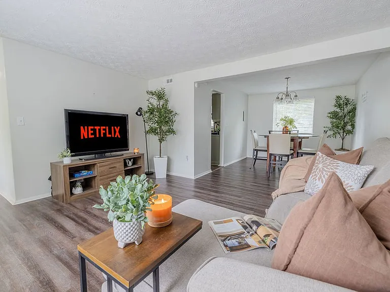 2073 Raintree Pl — Photo 7
