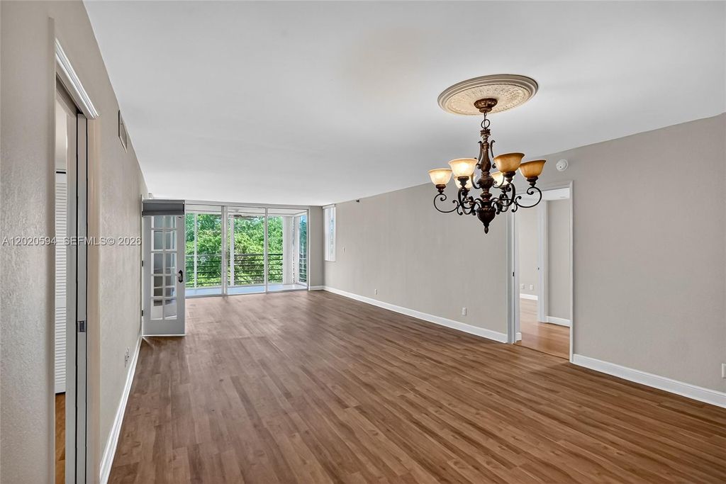 4015 W Palm Aire Dr APT 502, photo 3