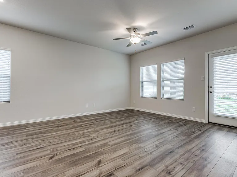 5011 Bellhurst Dr — Photo 9