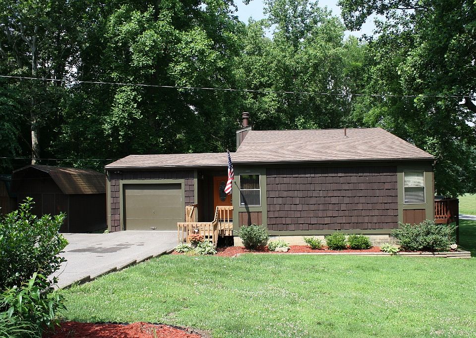 1st image of 889 Grays Ln