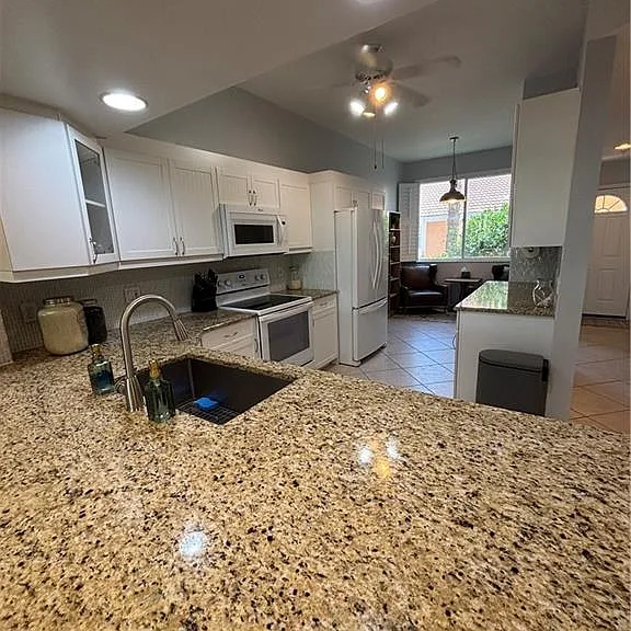 6820 Beach Resort Dr #11 — Photo 15