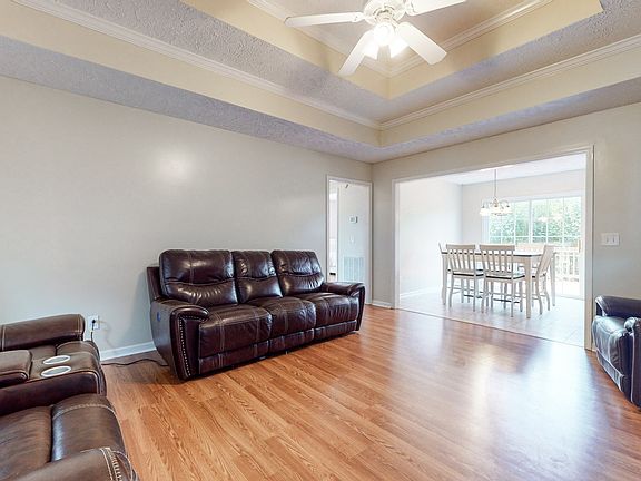 2nd image of 2447 Vanlawn Ln