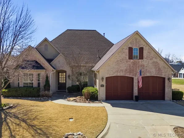 3207 Covey Trail Cir, Claremore, OK 74017