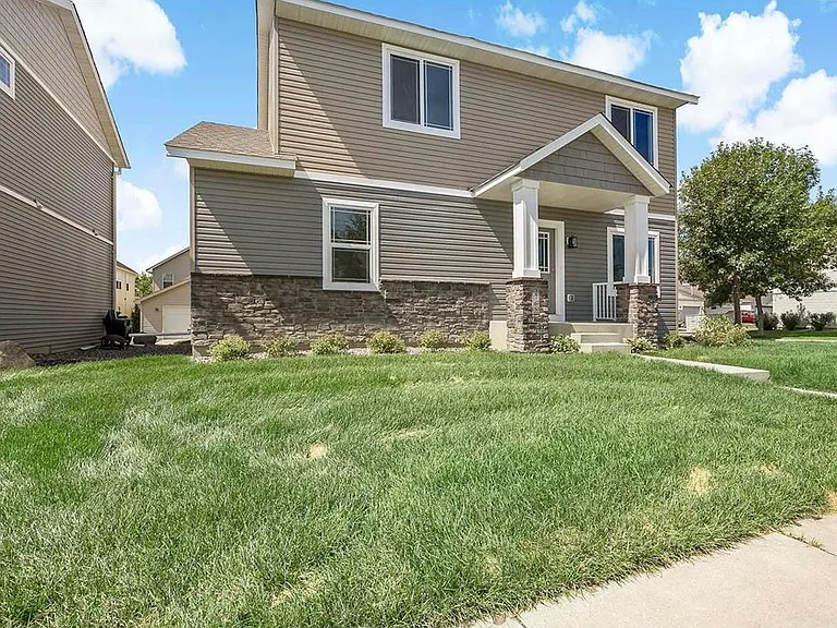 2768 Clover Ridge Dr — Photo 2