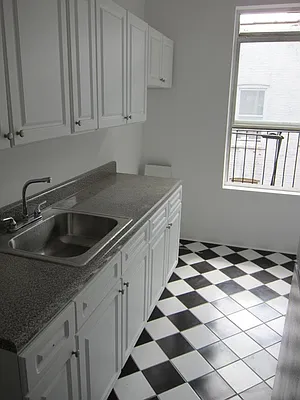 Rented by Realty 2000 Corp | media 1