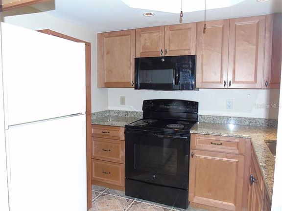 4th image of 19505 Quesada Ave APT D202