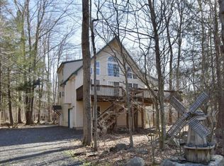 5131 Winamac Dr, Pocono Lake, PA 18347