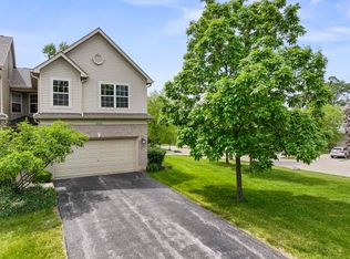 2822 Granite Ct, Crystal Lake, IL 60012