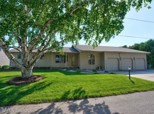 13154 Lake Shore Dr, Fenton, MI 48430