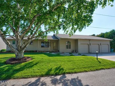 13154 Lake Shore Dr, Fenton, MI, 48430
