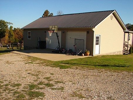 3rd image of 951 Oakwood Trl