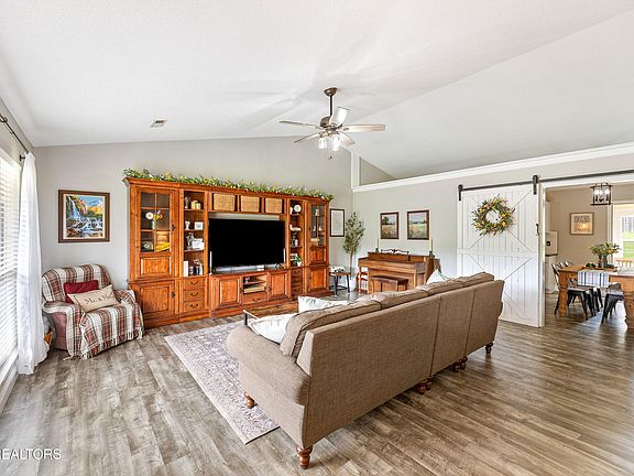 5th image of 224 Old Clover Hill Rd