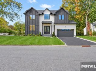 70 Carleton Terrace, Cresskill, NJ 07626