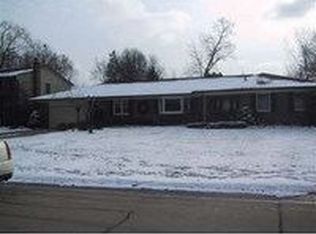 8573 Sarah Ln, Grosse Ile, MI 48138