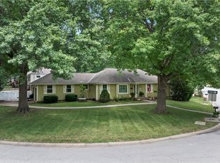 1925 E Willow Dr, Olathe, KS 66062