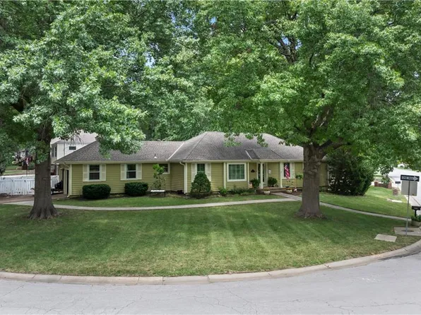 1925 E Willow Dr, Olathe, KS 66062