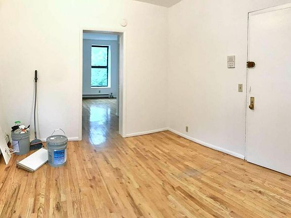 4th image of 261 1st Ave #5