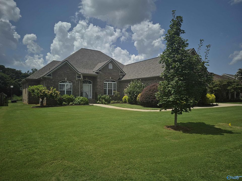 1st image of 138 Sarah Jane Dr
