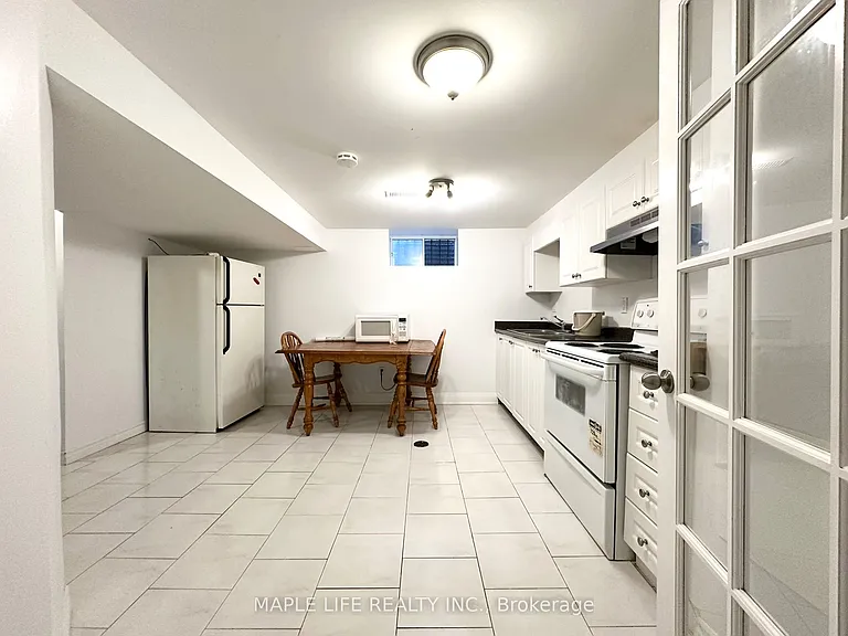 37 Pinemeadow Blvd #BASEMENT — Photo 8