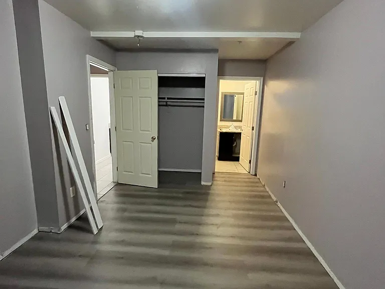 7927 S Hoover St — Photo 13