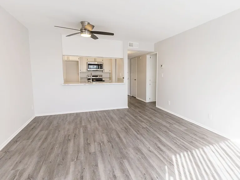 245 South Serrano Ave — Photo 14