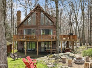 132 Big Bear Dr, Greentown, PA 18426