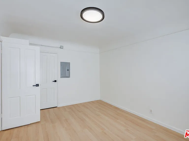 143 S Canon Dr #B — Photo 18