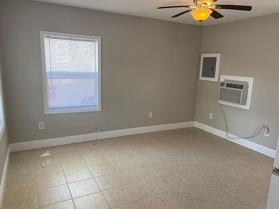 4th image of 2802 E Clark St Unit B