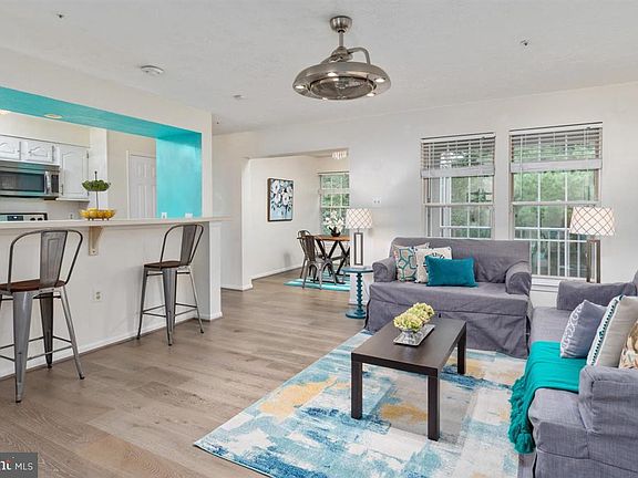 4th image of 658 Jupiter Hills Ct #4-4F