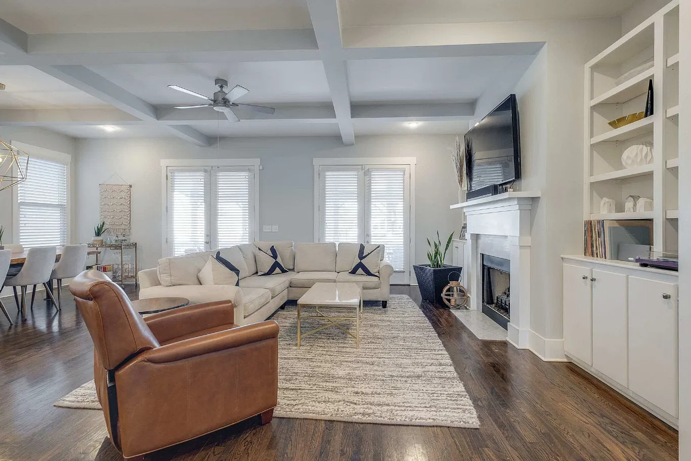 3 bed, 2.5 bath, 2300 sqft, $3,500 — Photo 4