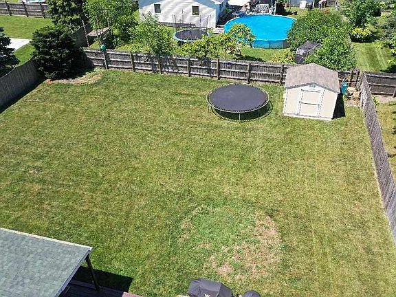 4th image of 3954 Bush Dr