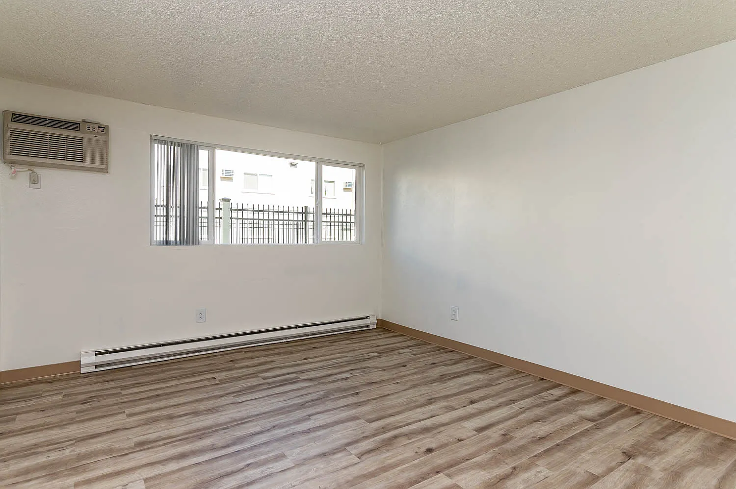 Americana Apartments — Photo 3