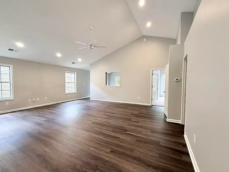 437 McConnells Trce — Photo 3
