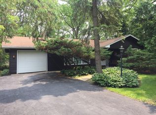 1031 Jenkins Dr, Fontana, WI 53125