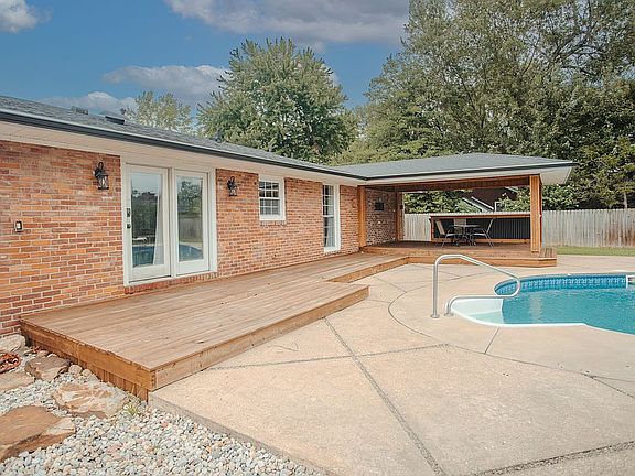 5th image of 1110 College Dr