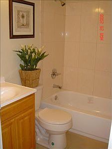 5th image of 1465 Revere Ave