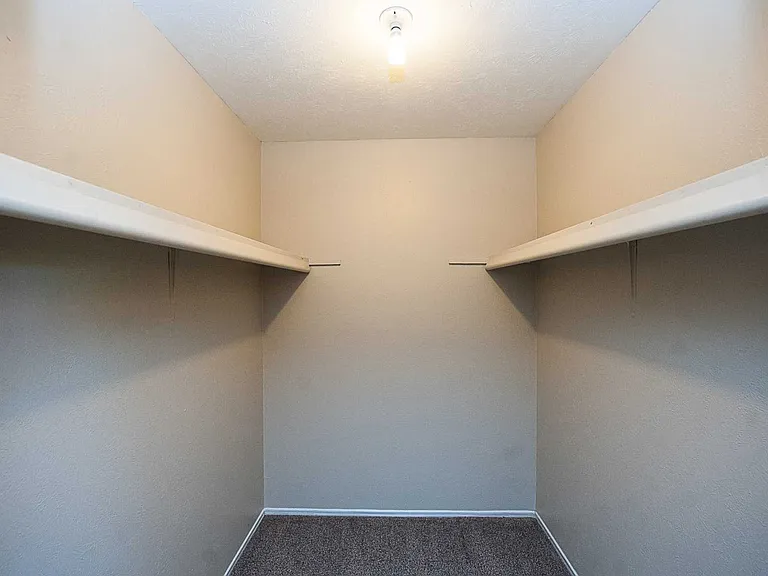 Beacon Point Apartments — Photo 16