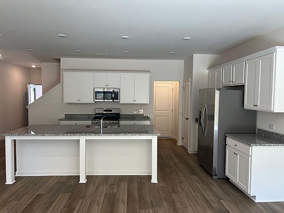 5th image of 2423 Livi Ln